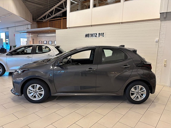 Mazda 2 4 of 5