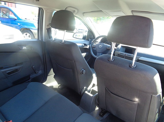 Opel Astra 18 of 20