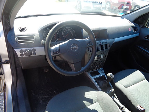 Opel Astra 9 of 20