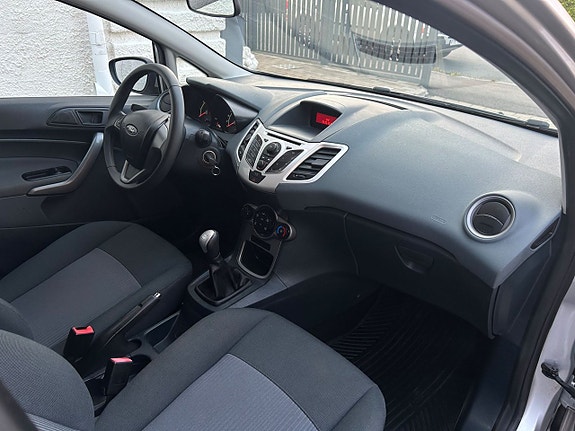 Ford Fiesta 13 of 21