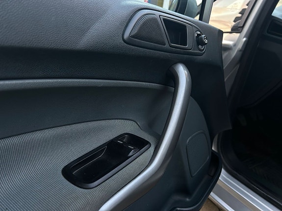Ford Fiesta 12 of 21