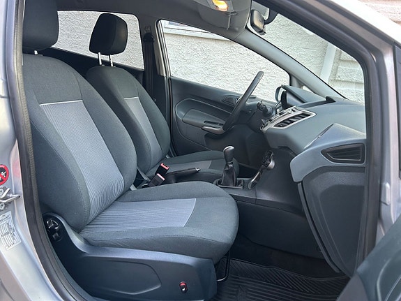 Ford Fiesta 14 of 21