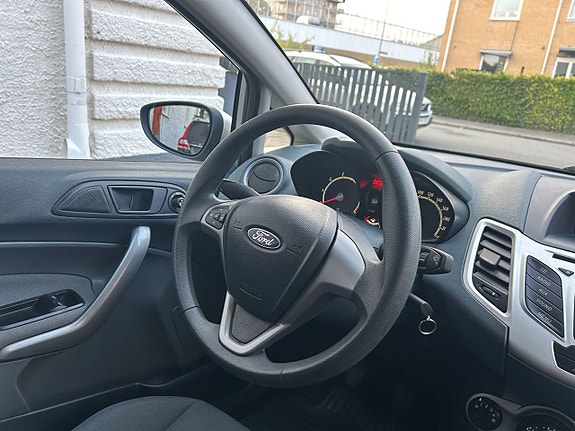 Ford Fiesta 18 of 21
