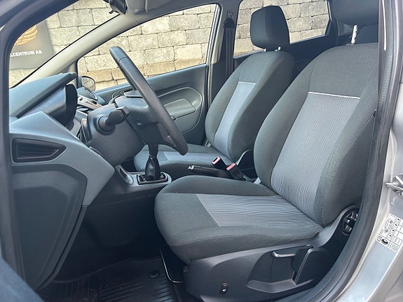 Ford Fiesta 11 of 21