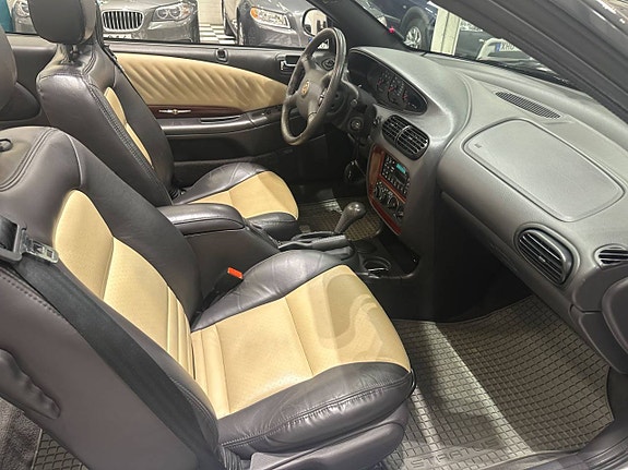 Chrysler Stratus 9 of 12