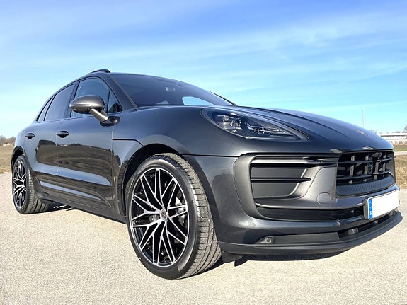 Porsche Macan T 4 of 10