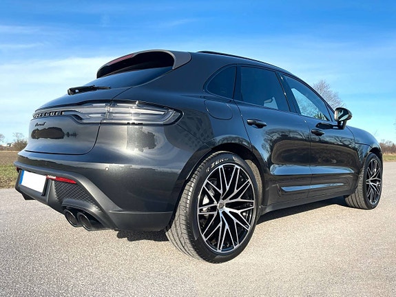 Porsche Macan T 5 of 10