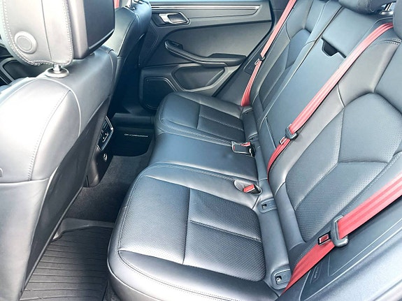 Porsche Macan T 9 of 10