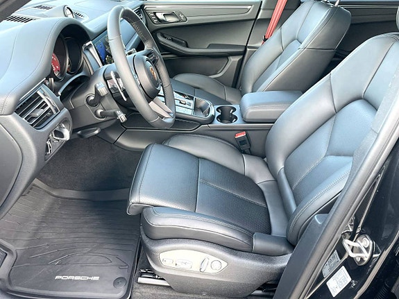 Porsche Macan T 6 of 10
