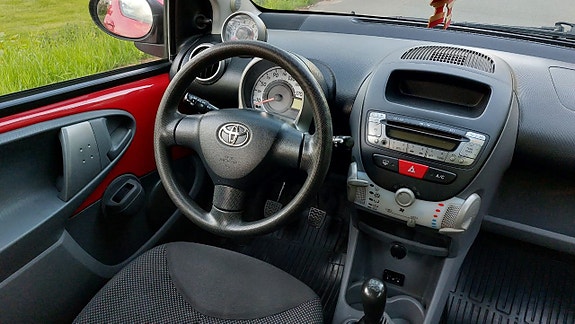 Toyota Aygo 11 of 13