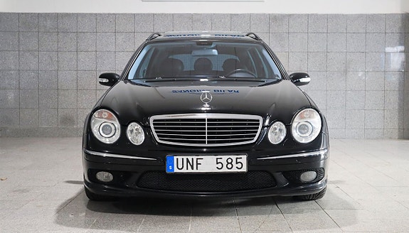 Mercedes-Benz E55 10 of 26