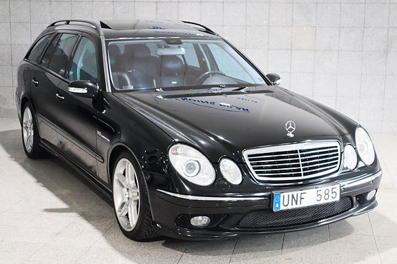 Mercedes-Benz E55 4 of 26