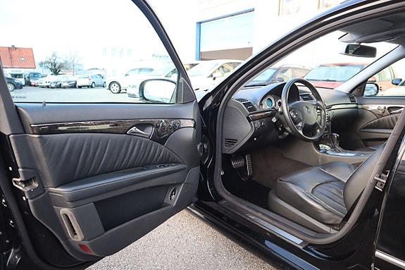 Mercedes-Benz E55 19 of 26