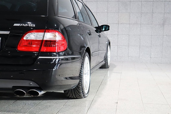 Mercedes-Benz E55 20 of 26