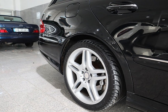 Mercedes-Benz E55 16 of 26