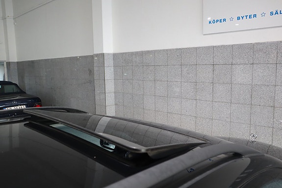 Mercedes-Benz E55 24 of 26