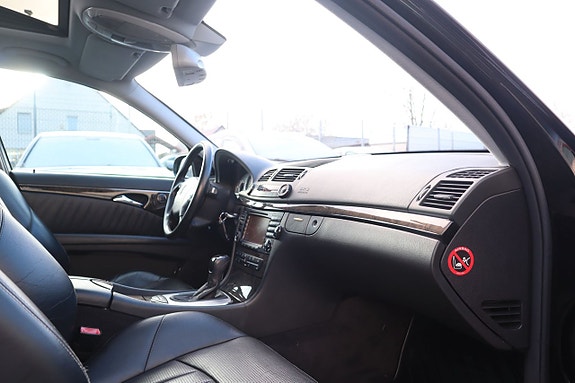 Mercedes-Benz E55 5 of 26