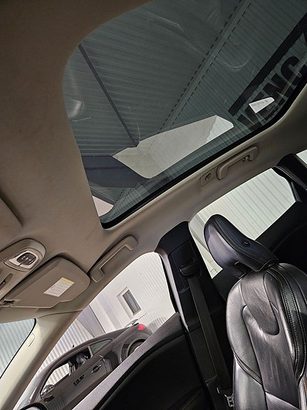 Volvo V40 Cross Country 7 of 11