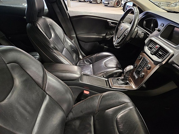Volvo V40 Cross Country 5 of 11