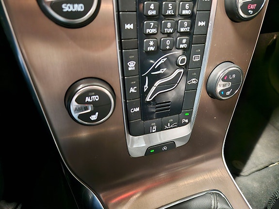 Volvo V40 Cross Country 9 of 11