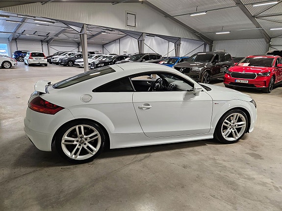 Audi TT 3 of 5
