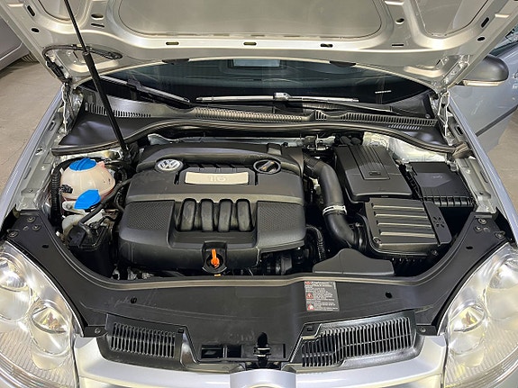 Volkswagen Golf V 8 of 16