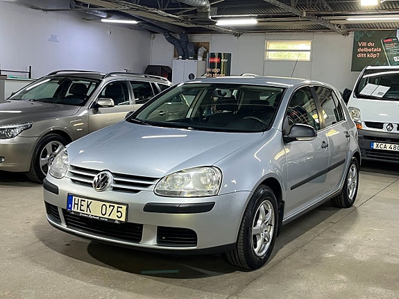 Volkswagen Golf V 2 of 16