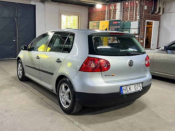 Volkswagen Golf V 6 of 16