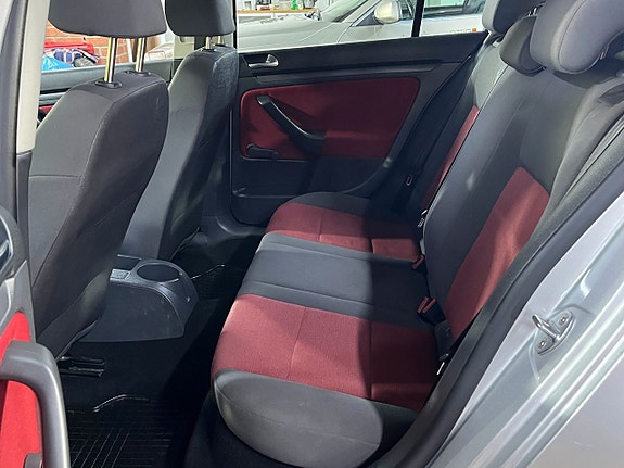Volkswagen Golf V 11 of 16
