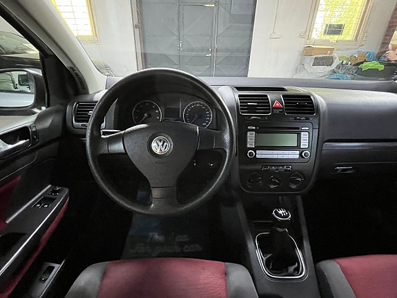 Volkswagen Golf V 9 of 16