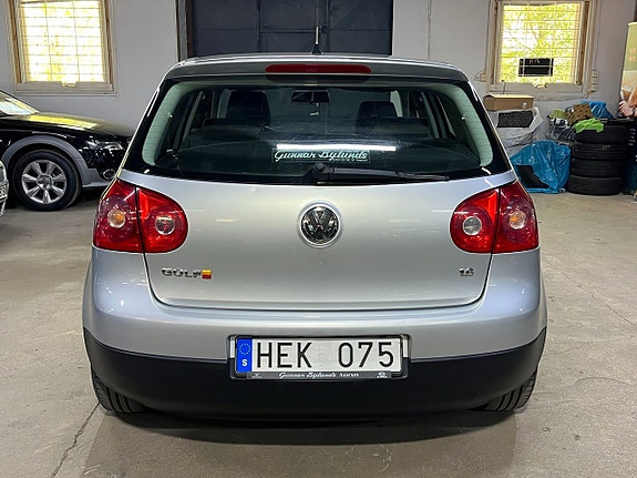 Volkswagen Golf V 5 of 16