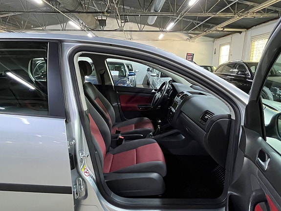 Volkswagen Golf V 15 of 16