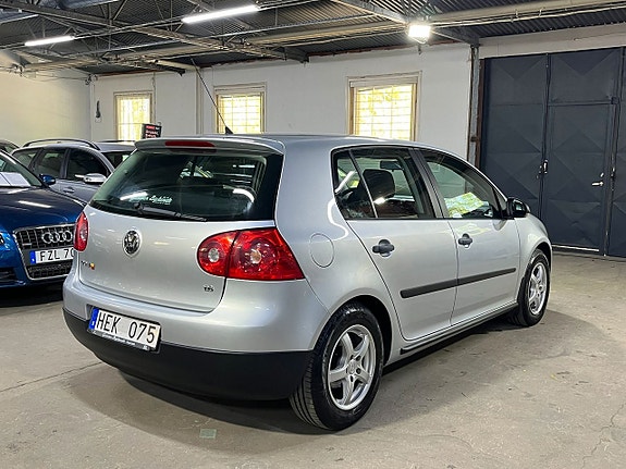 Volkswagen Golf V 4 of 16