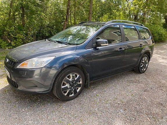 Ford Focus 2 of 5