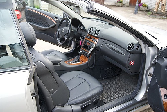 Mercedes-Benz CLK200 7 of 11
