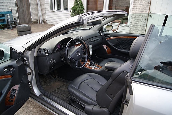 Mercedes-Benz CLK200 3 of 5
