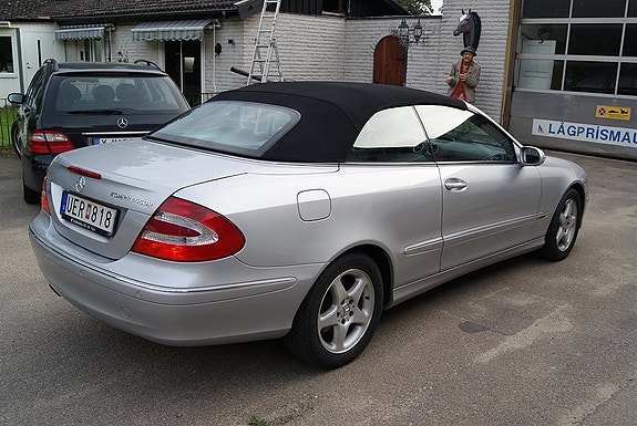 Mercedes-Benz CLK200 2 of 5