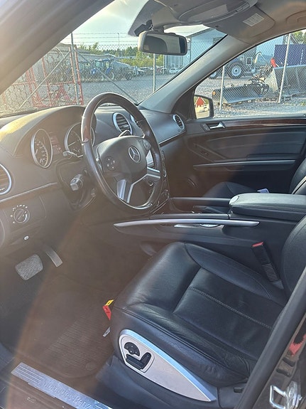 Mercedes-Benz GL450 5 of 5