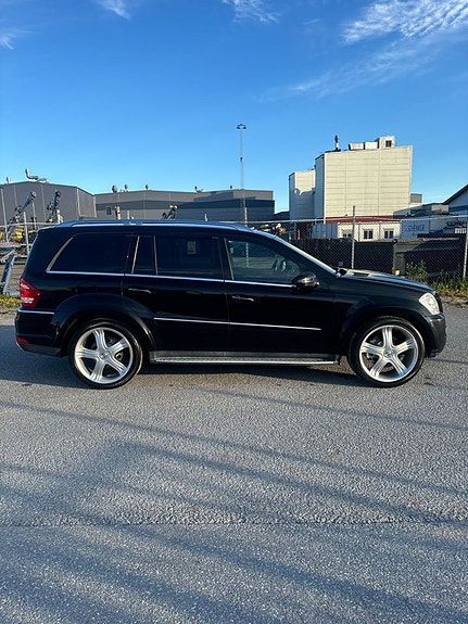 Mercedes-Benz GL450 17 of 24