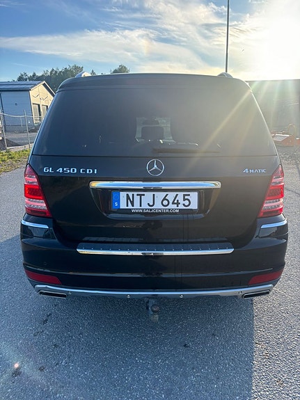 Mercedes-Benz GL450 19 of 24