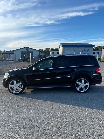 Mercedes-Benz GL450 18 of 24