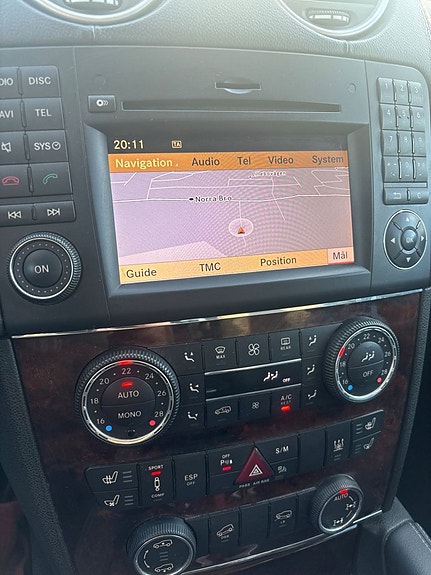 Mercedes-Benz GL450 16 of 24