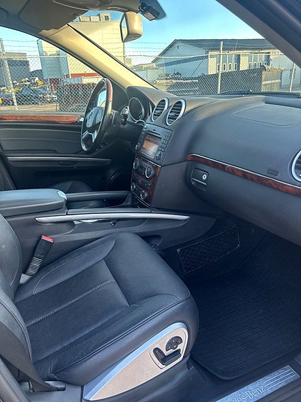 Mercedes-Benz GL450 13 of 24