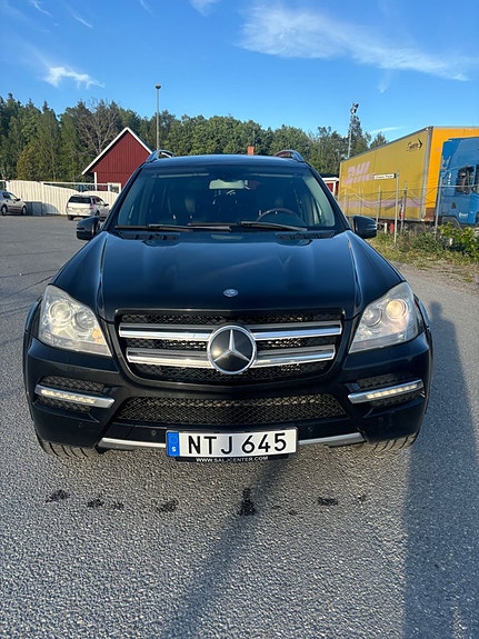 Mercedes-Benz GL450 21 of 24