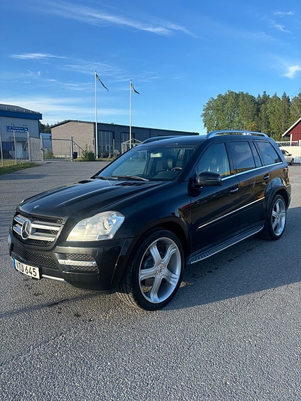Mercedes-Benz GL450 4 of 5