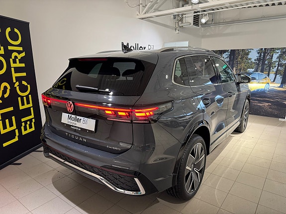 Volkswagen Tiguan 3 of 30