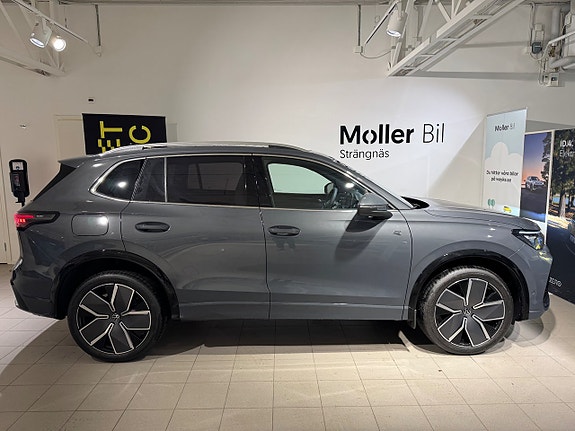 Volkswagen Tiguan 2 of 30