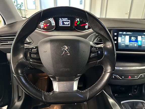 Peugeot 308 11 of 16
