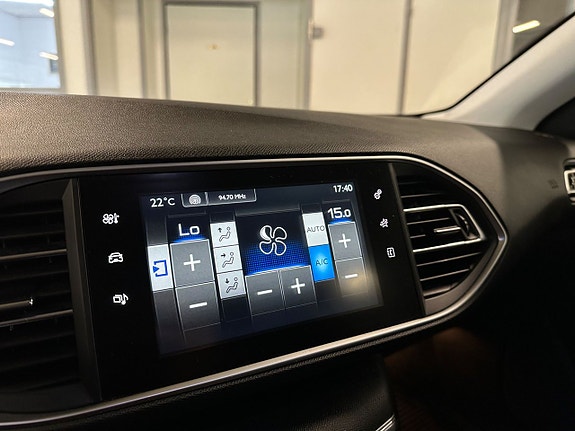 Peugeot 308 13 of 16