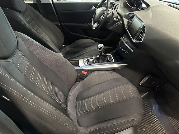Peugeot 308 8 of 16